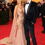 Blake Lively v Gucci Première a Ryan Reynolds v Gucci