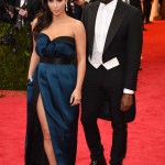 Kim Kardashian v Lanvin dress a Lorraine Schwartz jewelry a Kanye West v Lanvin