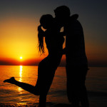 beach-kiss-love-summer-sunset-Favim.com-93131_large