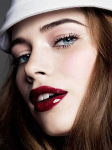 5-Stylish-Alternatives-to-Classic-Red-Lips_3